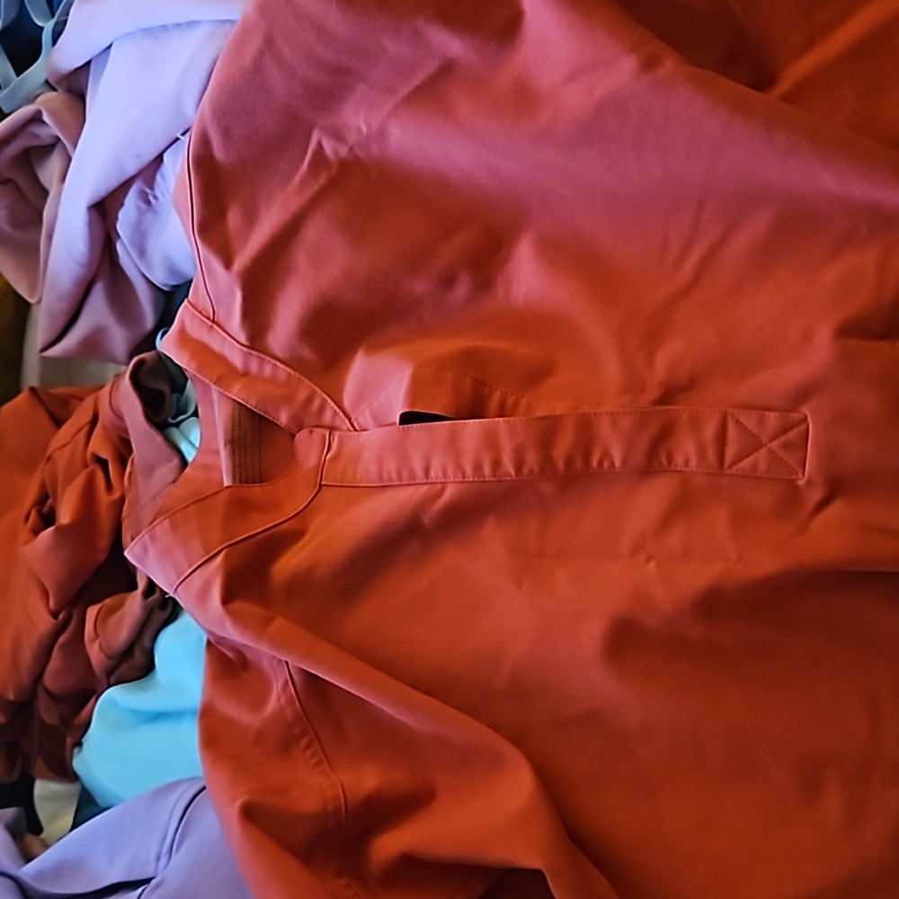 Figs Mandarin top Clay women  Small EUC